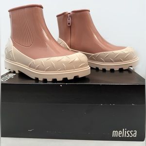 New Mini Melissa boots size 5W, pink/cream